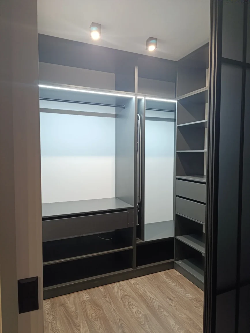 Order of space wardrobe interior