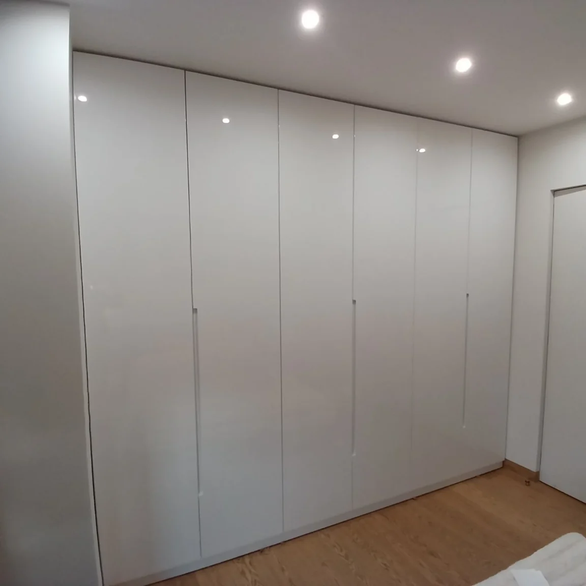 Sliding wardrobe 1532 white gloss