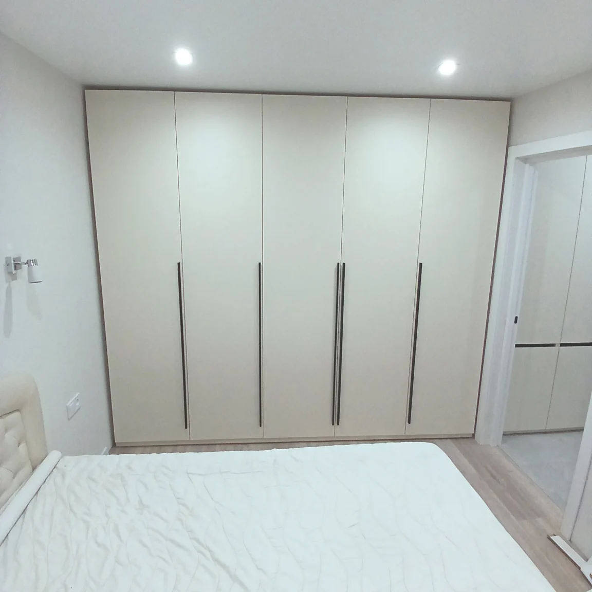 Sliding wardrobe 1552 ivory front