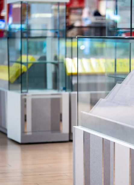 Retail display shelving